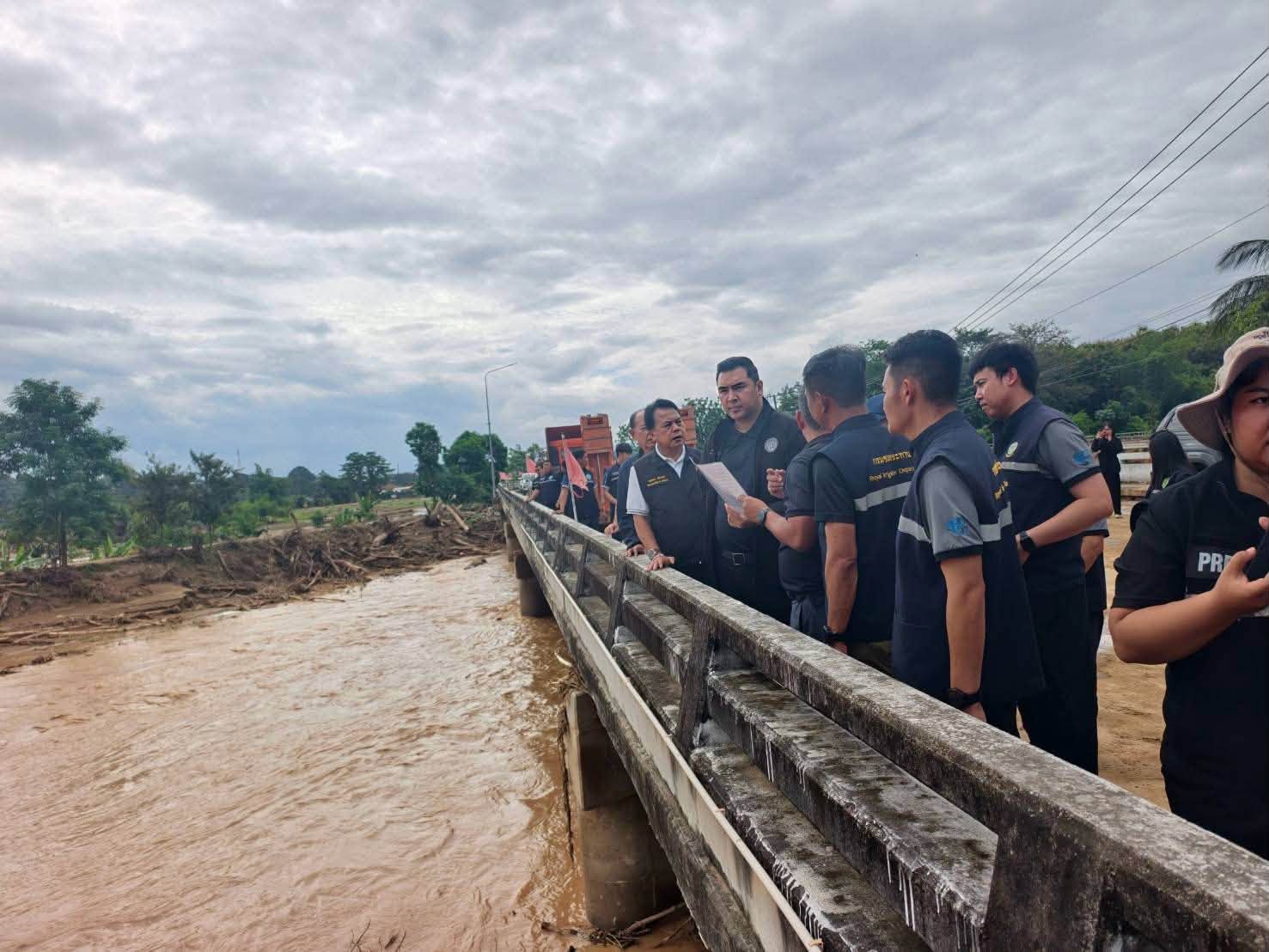 title - ส.ป.ก. ร่วมคณะ รมช.เกษตรฯ ลงพื้นที่น่าน ติดตามสถานการณ์อุทกภัย เร่งแผนเยียวยาฟื้นฟูเกษตรกร